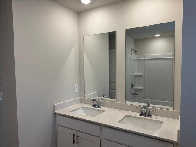 Building Photo - 181 Vly Oak Dr