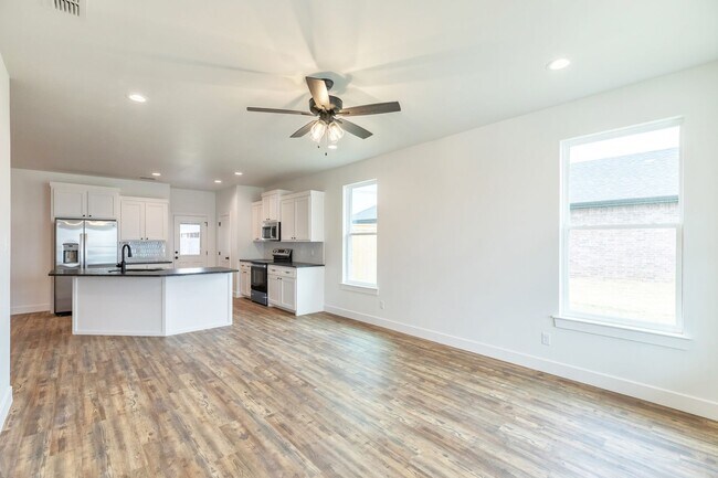 Building Photo - 8001 Sawdust Trl