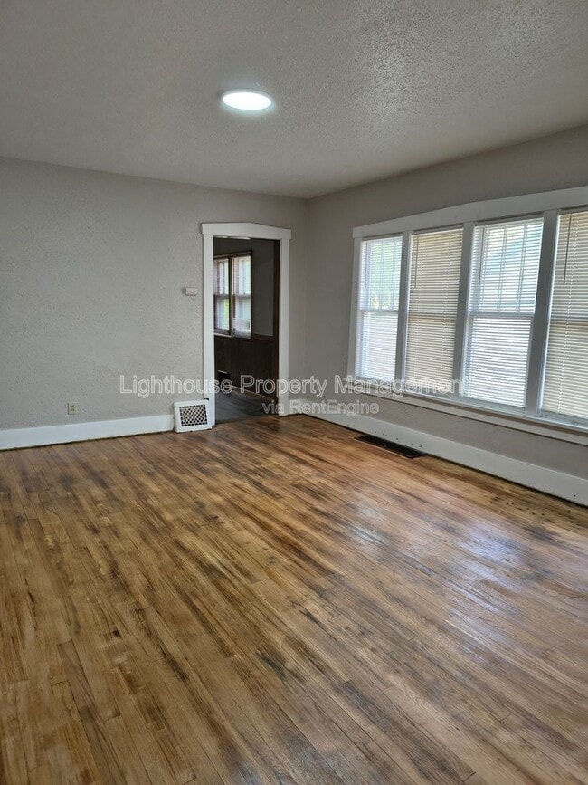 Building Photo - 3040 Temple St