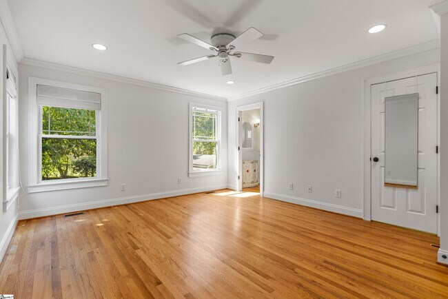 Building Photo - 112 N Rockview Dr