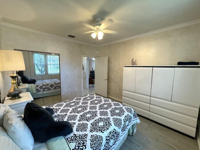Building Photo - 7941 Laina Ln