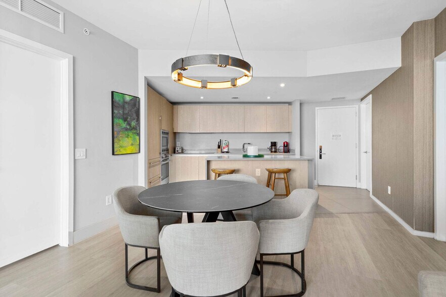 Building Photo - 4111 S Ocean Dr