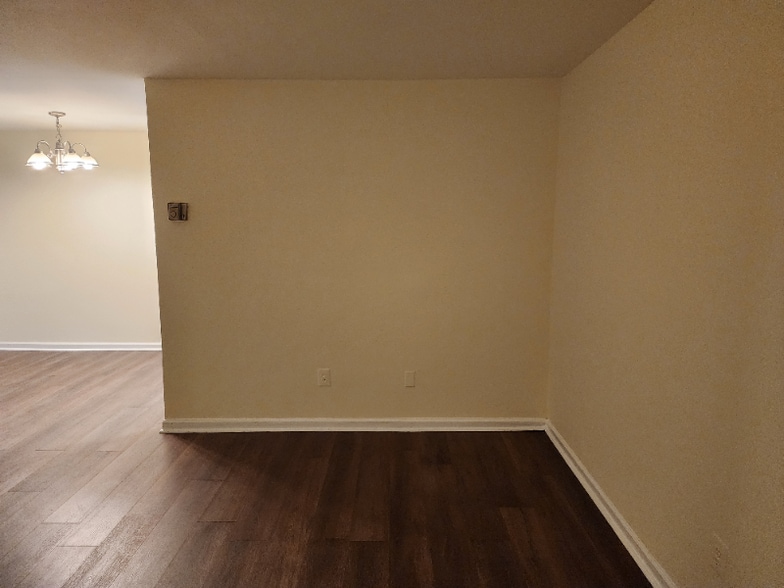 Building Photo - 1005 Chillum Rd