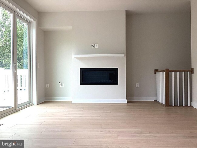 Building Photo - 10590 Red Oak St