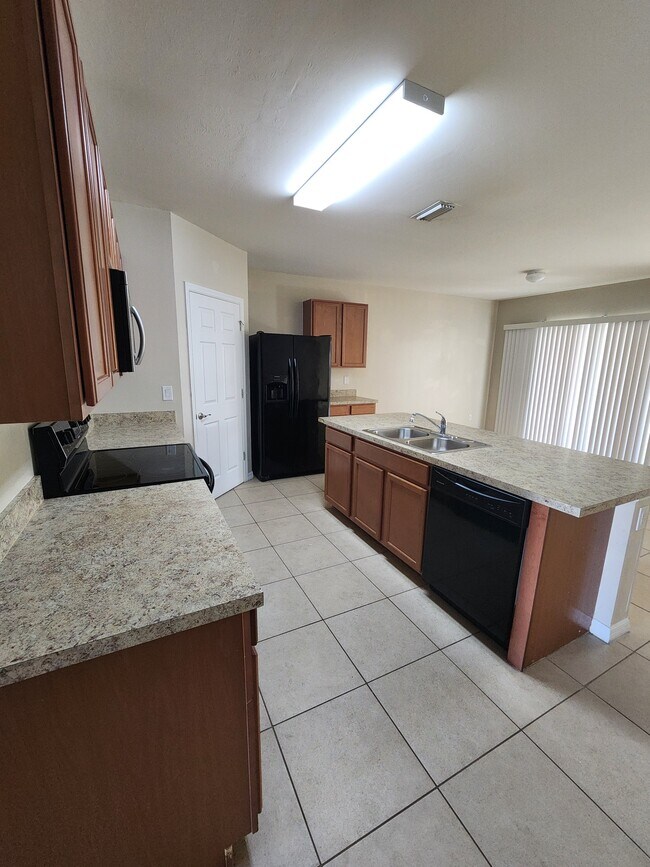 Building Photo - 220 SW 19th Terrace