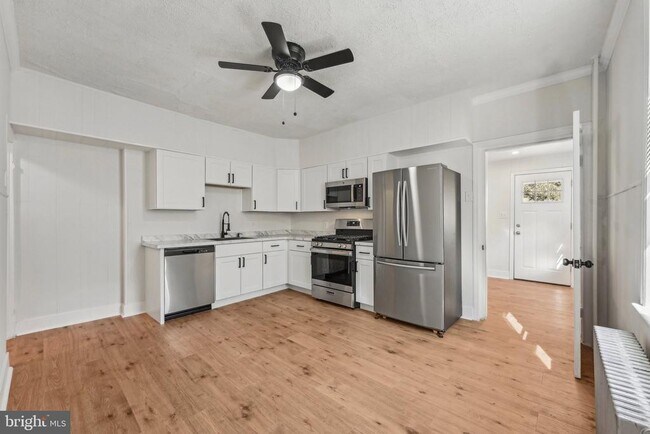 Building Photo - 309 W Elm St