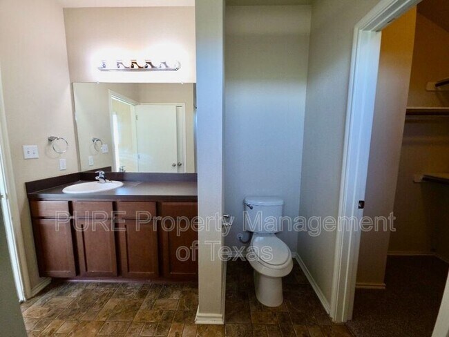 Building Photo - 809 Yabers Ct