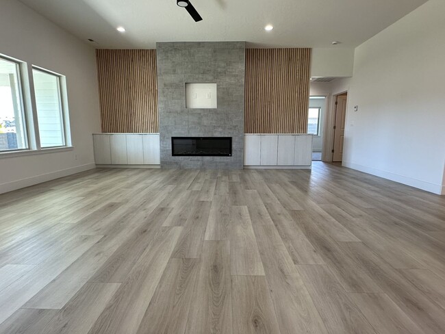 Building Photo - 6419 W 32nd Ave