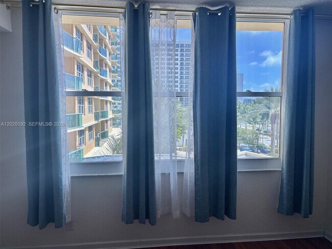 Building Photo - 2501 S Ocean Dr