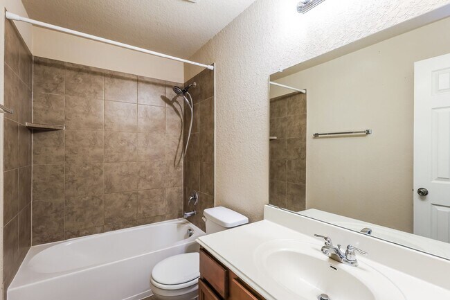 Building Photo - Charming Home In Gated Community