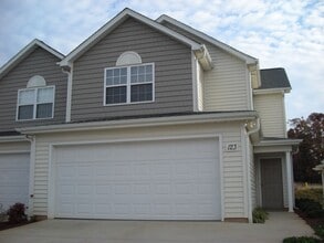 Building Photo - 123 Clusters Cir