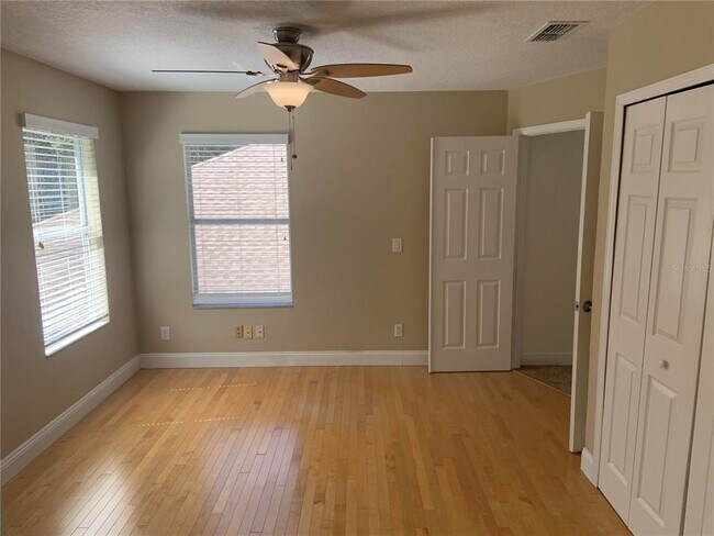 Building Photo - 4527 Riverton Dr