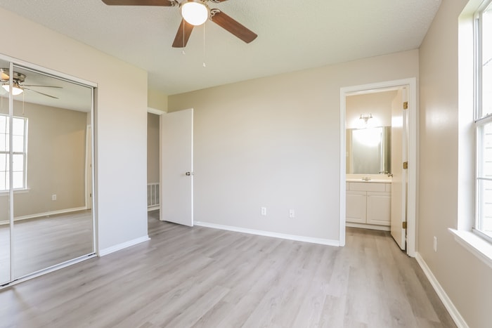 Building Photo - 117 Village Dr