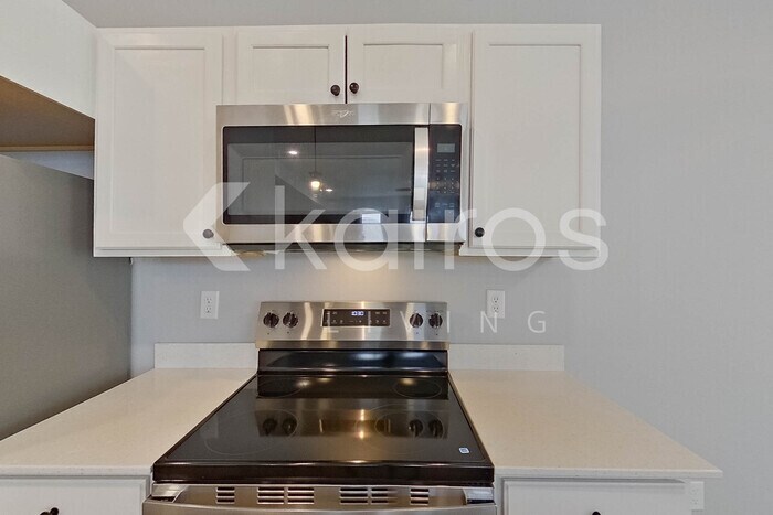 Building Photo - 6928 Holly Ct