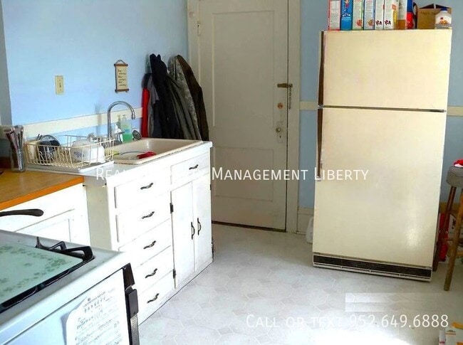 Building Photo - 2309 Buchanan St NE