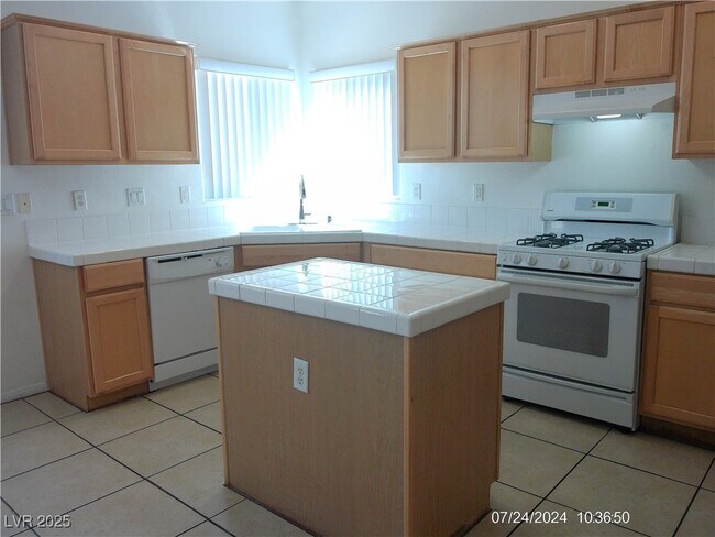 Building Photo - 5834 Farmhouse Ct