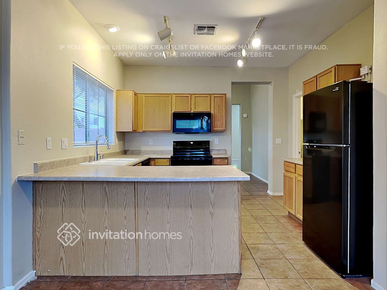 Building Photo - 6347 W Hilton Ave