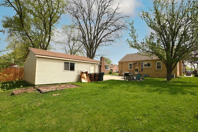 Building Photo - 18450 Homewood Ave