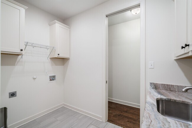 Building Photo - 4713 Emmas Cir W