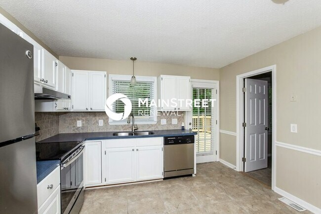 Building Photo - 3 Bedroom Pet-Friendly Home in Charlotte, NC with Main Street Renewal