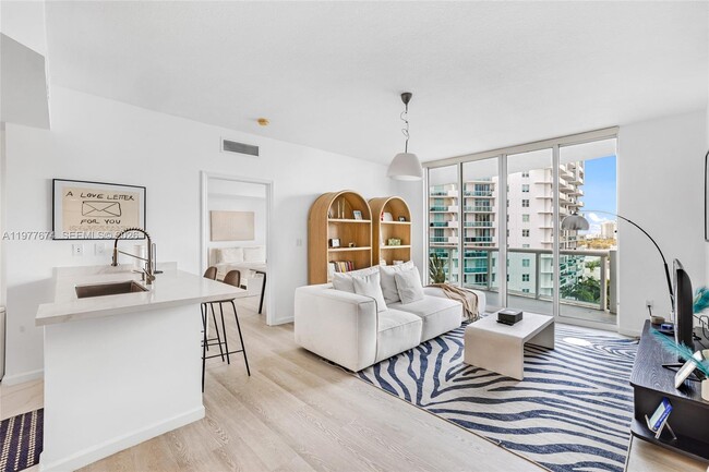 Building Photo - 7910 Harbor Island Dr