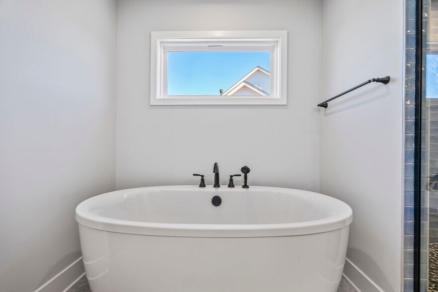 Building Photo - 72 Clear Lk Pkwy