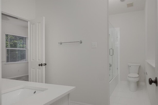 Building Photo - 22 Middle Gate Pl