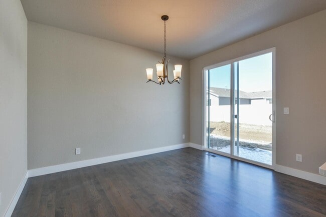 Building Photo - Beautiful, Dog Friendly, 3 Bedroom, 2.5 Ba...