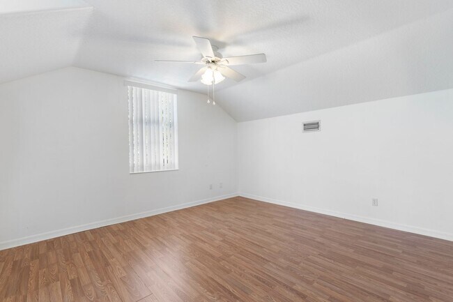 Building Photo - Charming Renovated 4BR/3BA Single Family Home