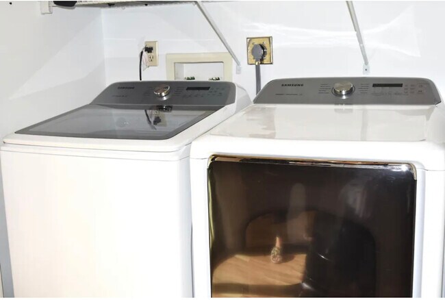 Building Photo - 13017 Northshire Trl