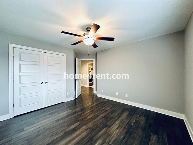 Building Photo - Stunning, Maintenance Free Townhome in Desoto w/ an Elegant Kitchen and Wood Floors Throughout!