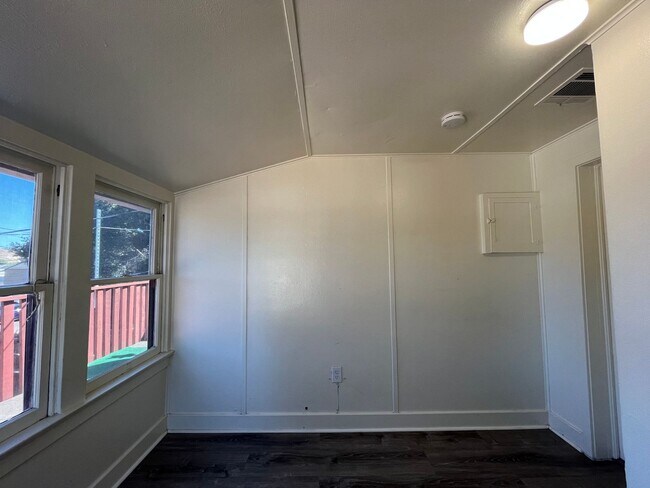 Building Photo - 1434