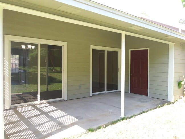 Building Photo - 1608 Akridge Dr