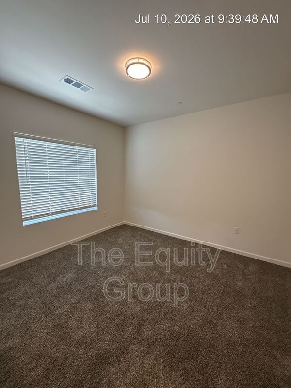 Building Photo - 735 S Pinkham St