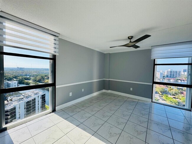 Building Photo - 3625 N Country Club Dr