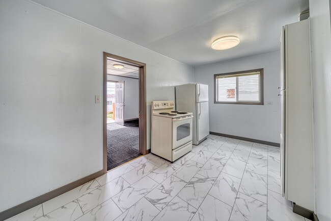 Building Photo - 1305 Poplar St