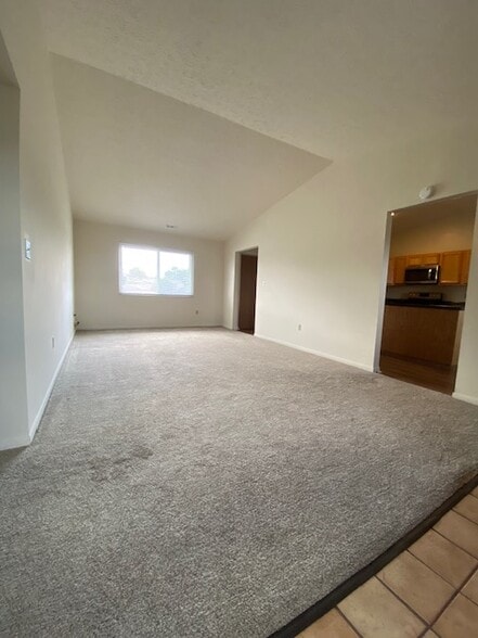 Building Photo - 819 Trustway Ct