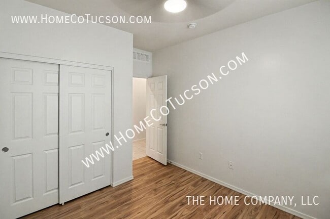 Building Photo - 34584 S Bronco Dr