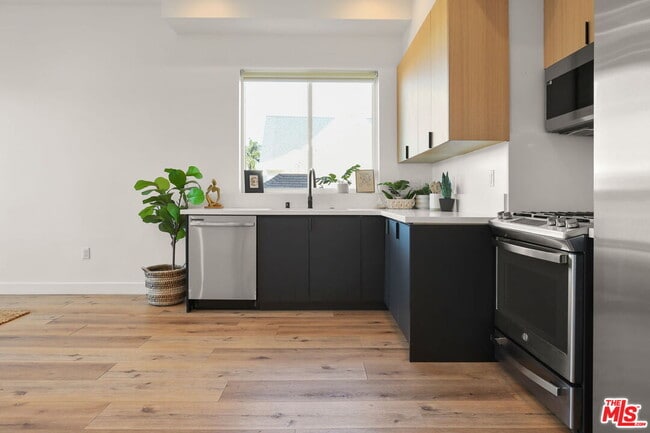 Building Photo - 1520 Magnolia Ave