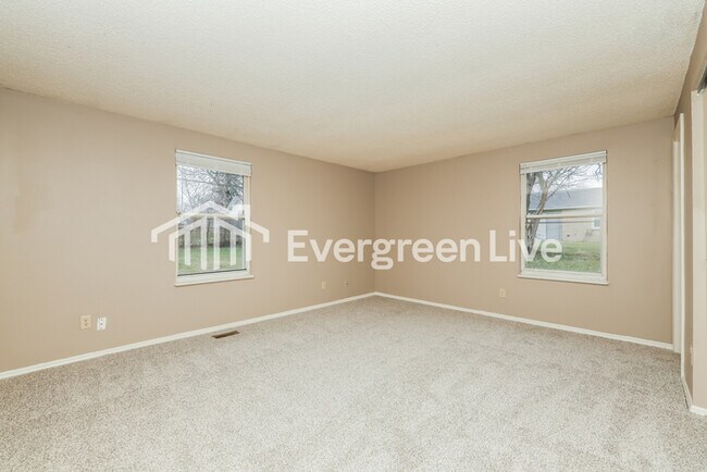 Building Photo - 4735 Stonehedge St