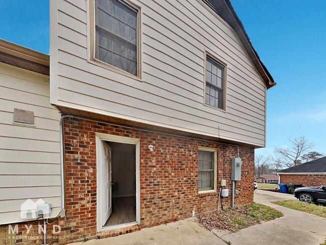 Building Photo - 4815 S Singing Woods Pl