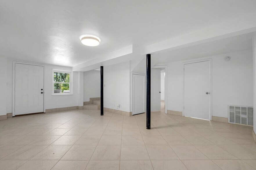 Building Photo - 2208 Escambia Dr