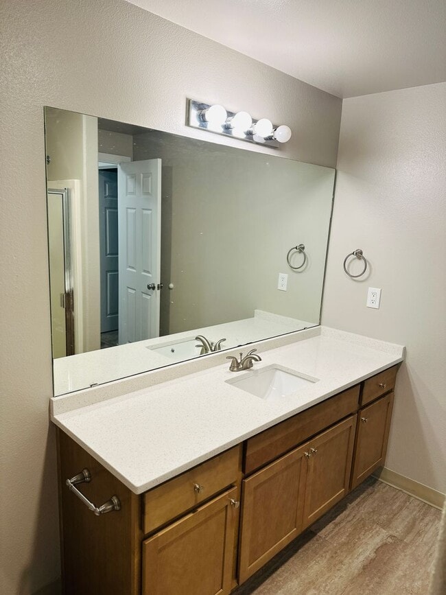 Building Photo - 710 SE 135th Ct