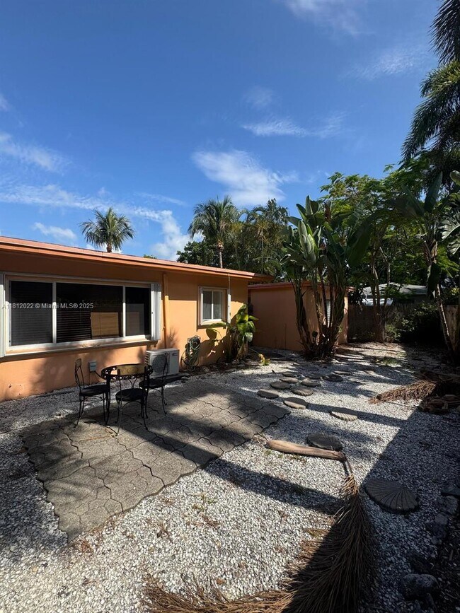 Building Photo - 1818 Middle River Dr