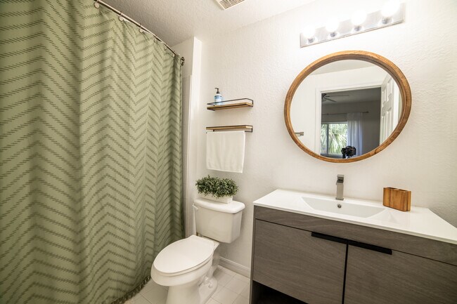 Building Photo - 360 Crestwood Cir