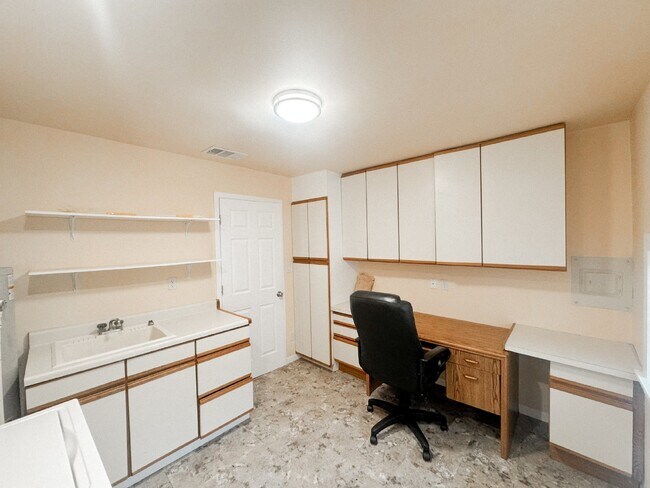Building Photo - Adorable single story home in Landa Park E...