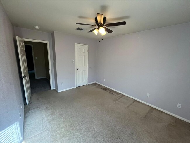 Building Photo - 221 Gainer Dr