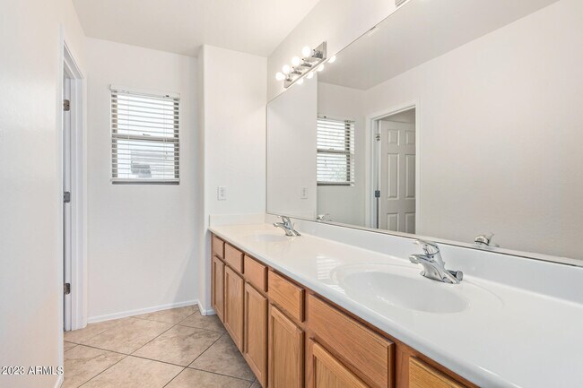 Building Photo - 2521 W Desert Spring Way