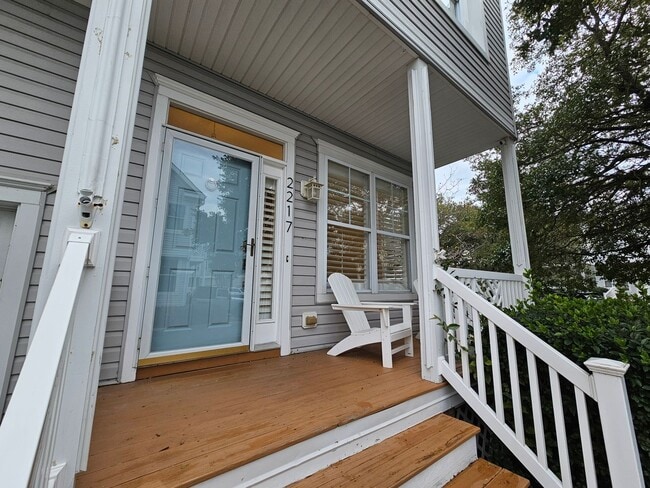 Building Photo - THREE SHIPS LANDING
