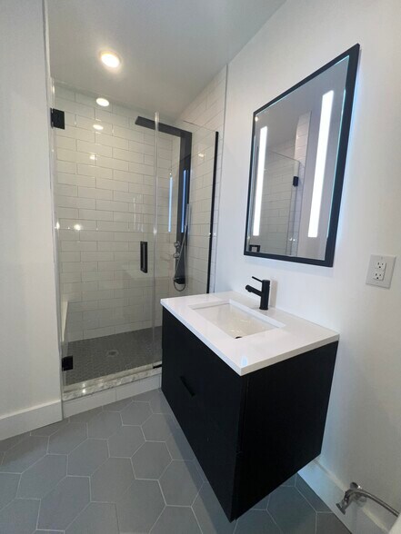 Building Photo - 1501 N 31st St